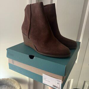 Brand New TOMS Joanna Suede Booties Size 8